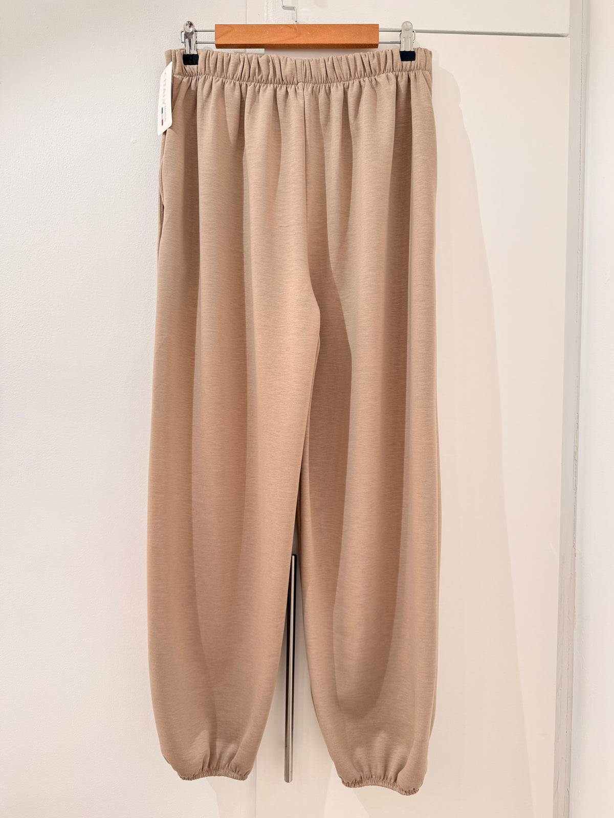 Pantalón abombado de talle alto con pinzas 2014