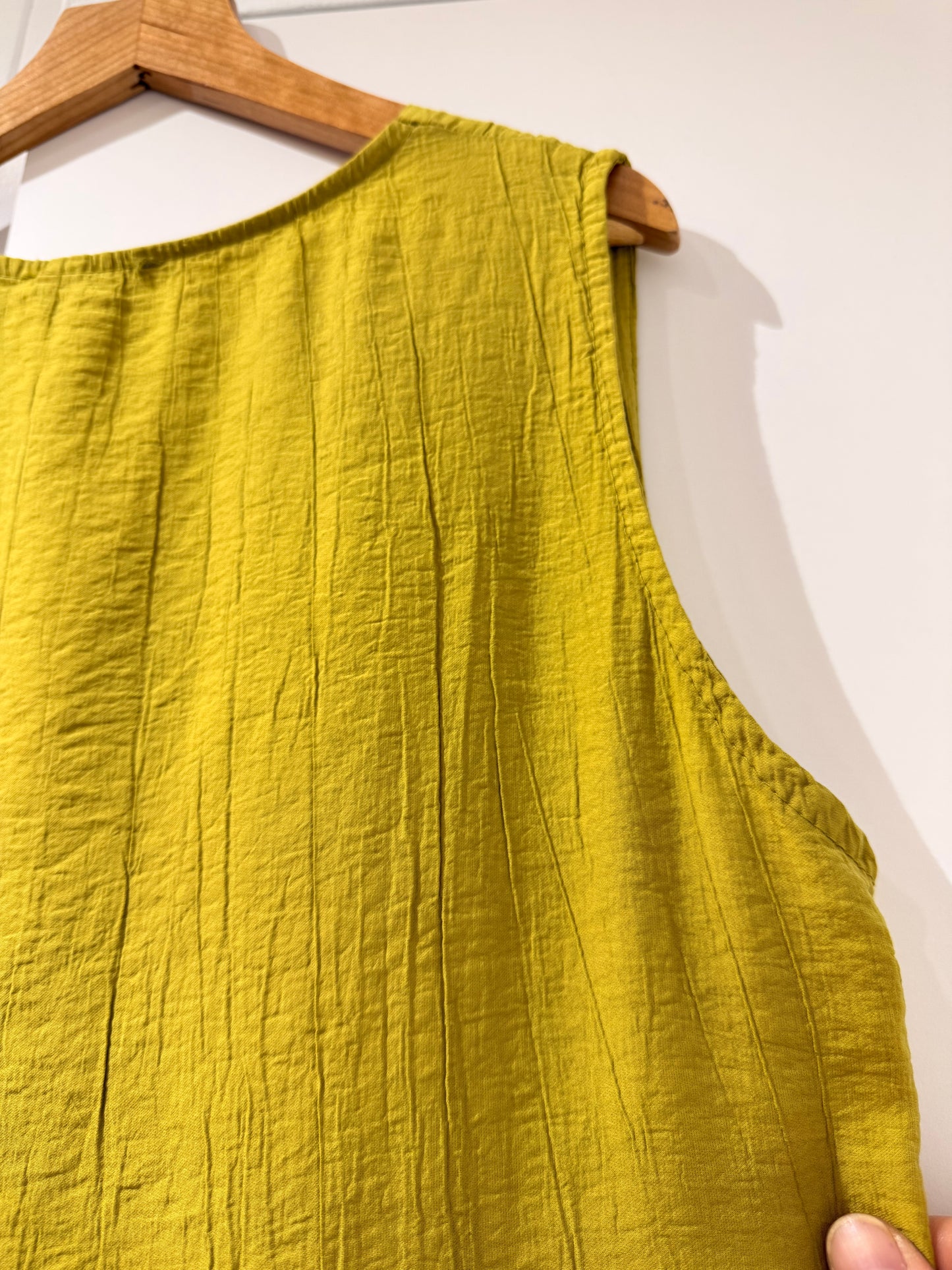 Vestido midi texturizado sin mangas 263668