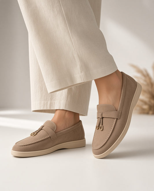 Mocasín de ante sintético con borlas y detalles metálicos 789608