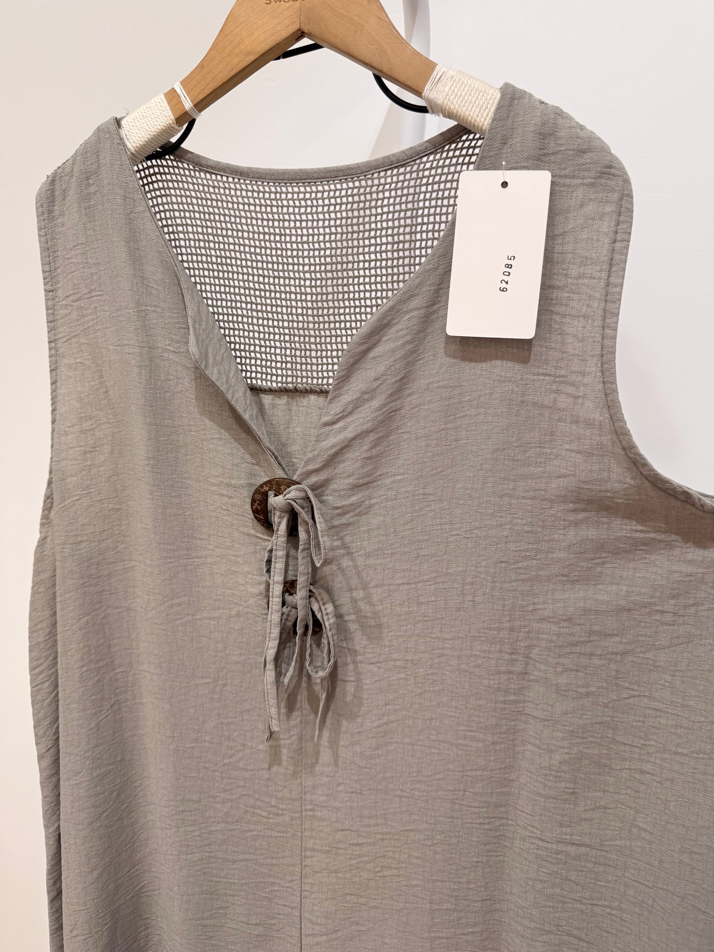 Vestido Midi con Detalle de Red