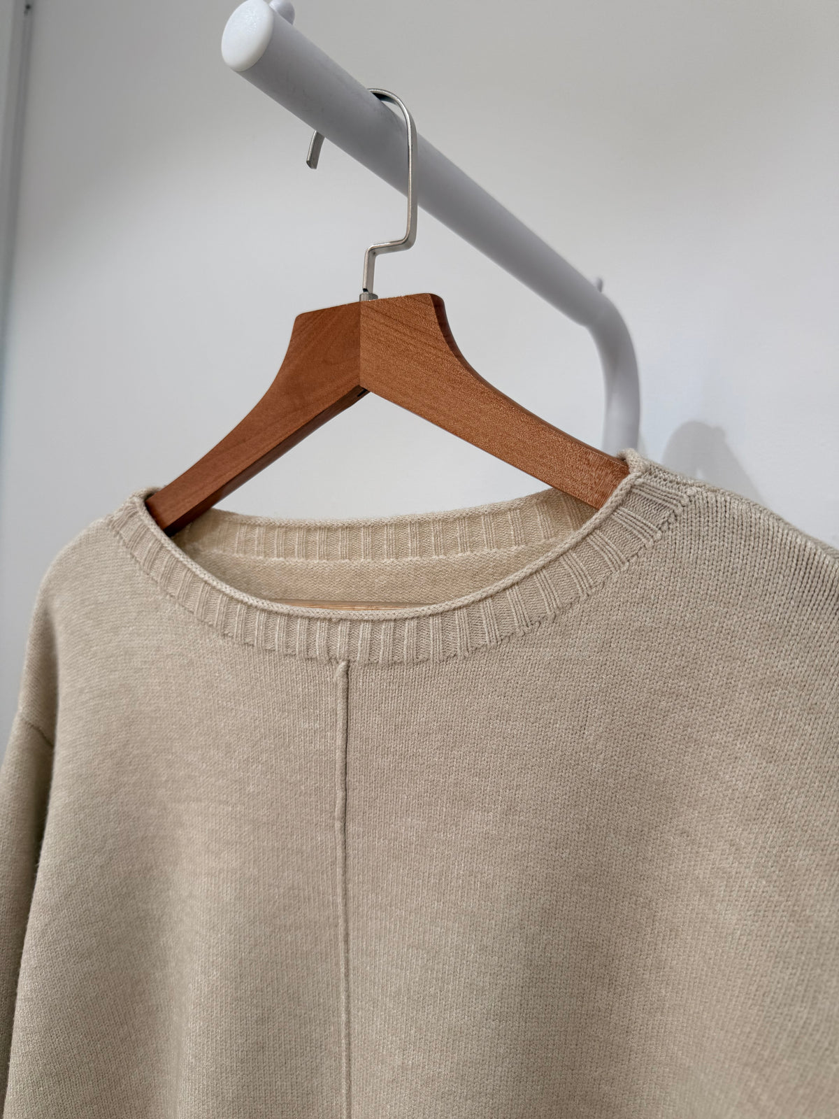 Jersey de punto detalle central vertical y botones laterales 26786