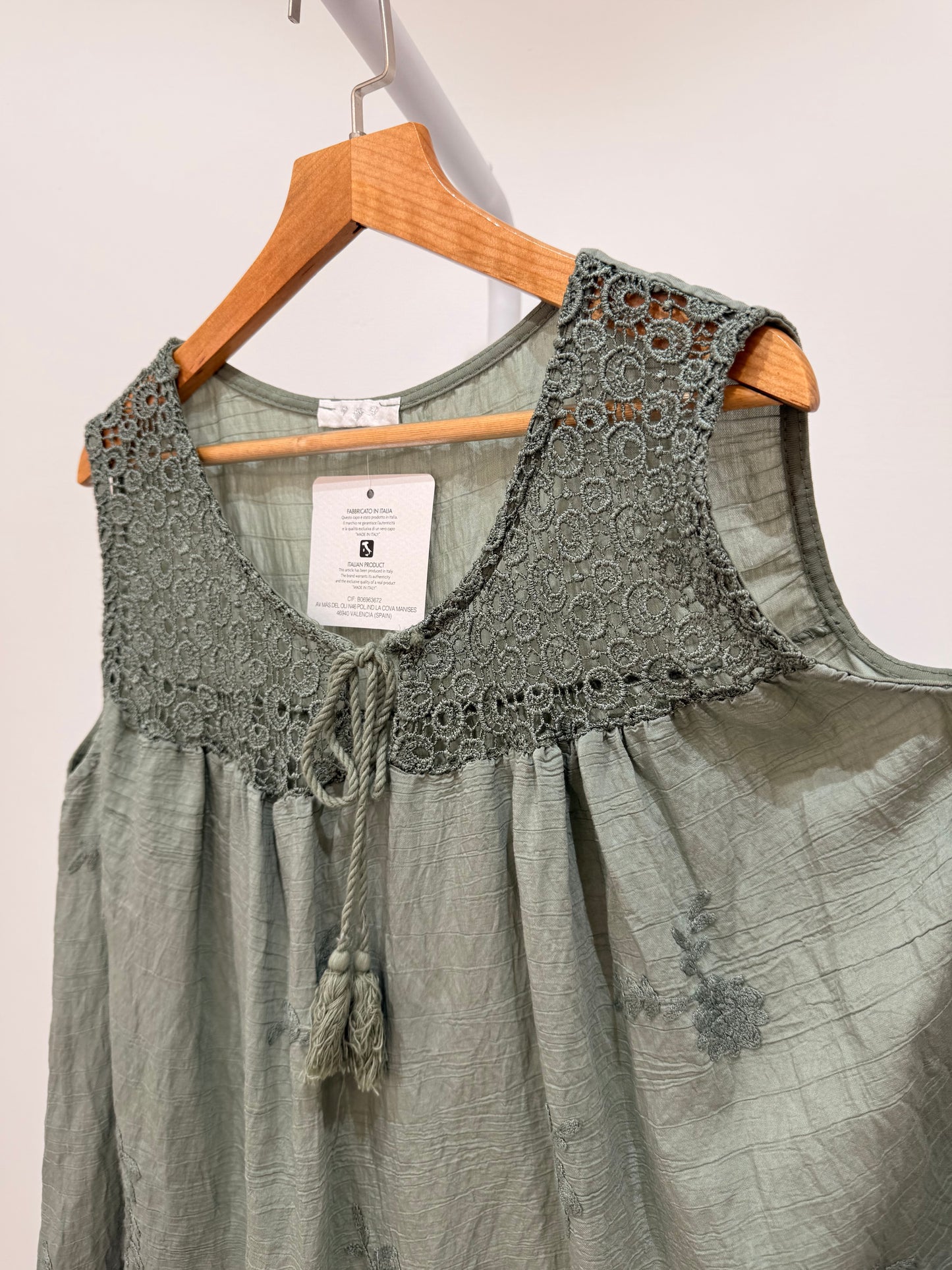 Blusa boho detalles de encaje y bordados floreados 18665