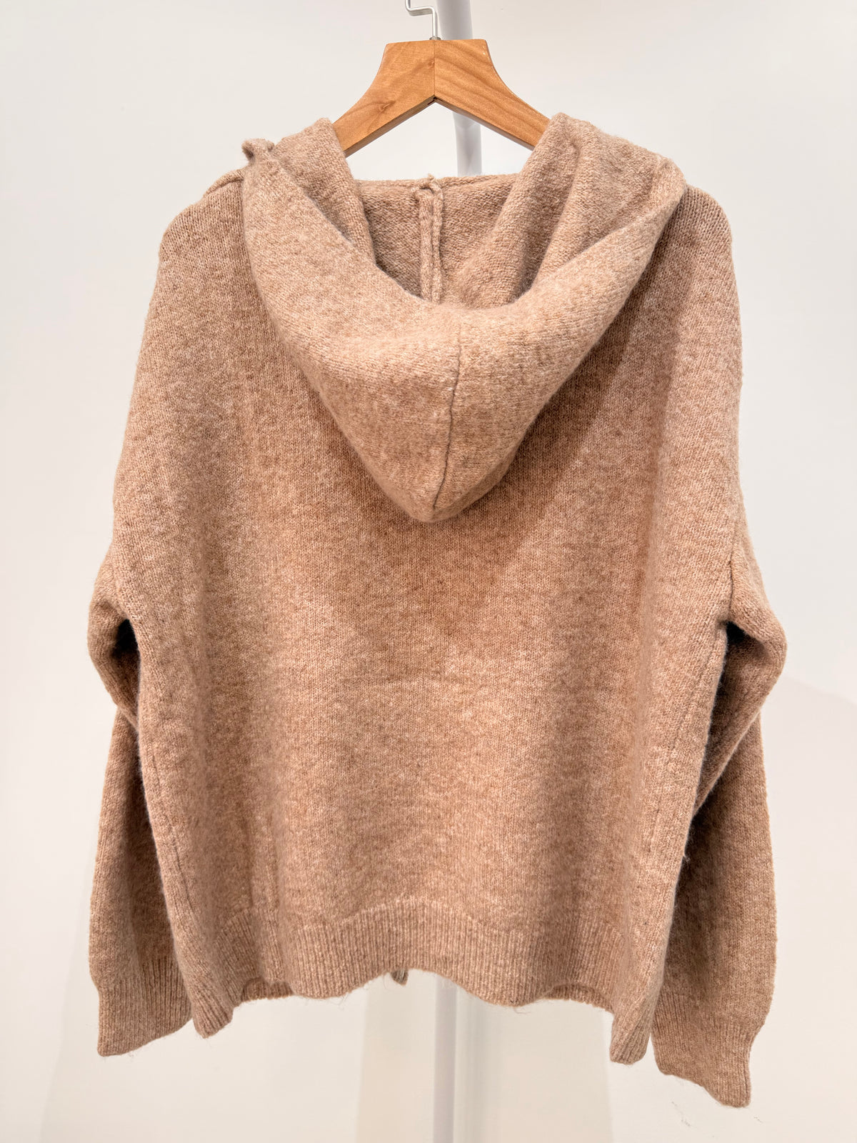 Chaqueta de punto con capucha y cremallera 022