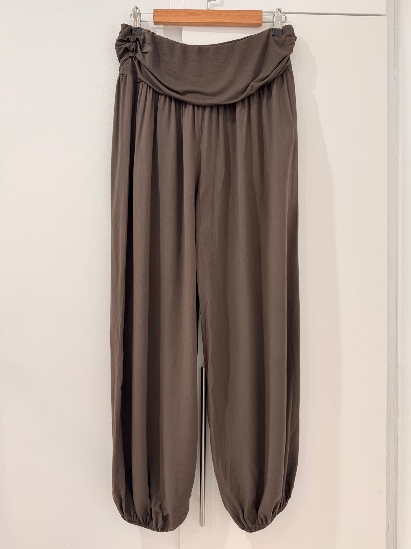 Pantalón bombacho con cintura elástica ancha 2092