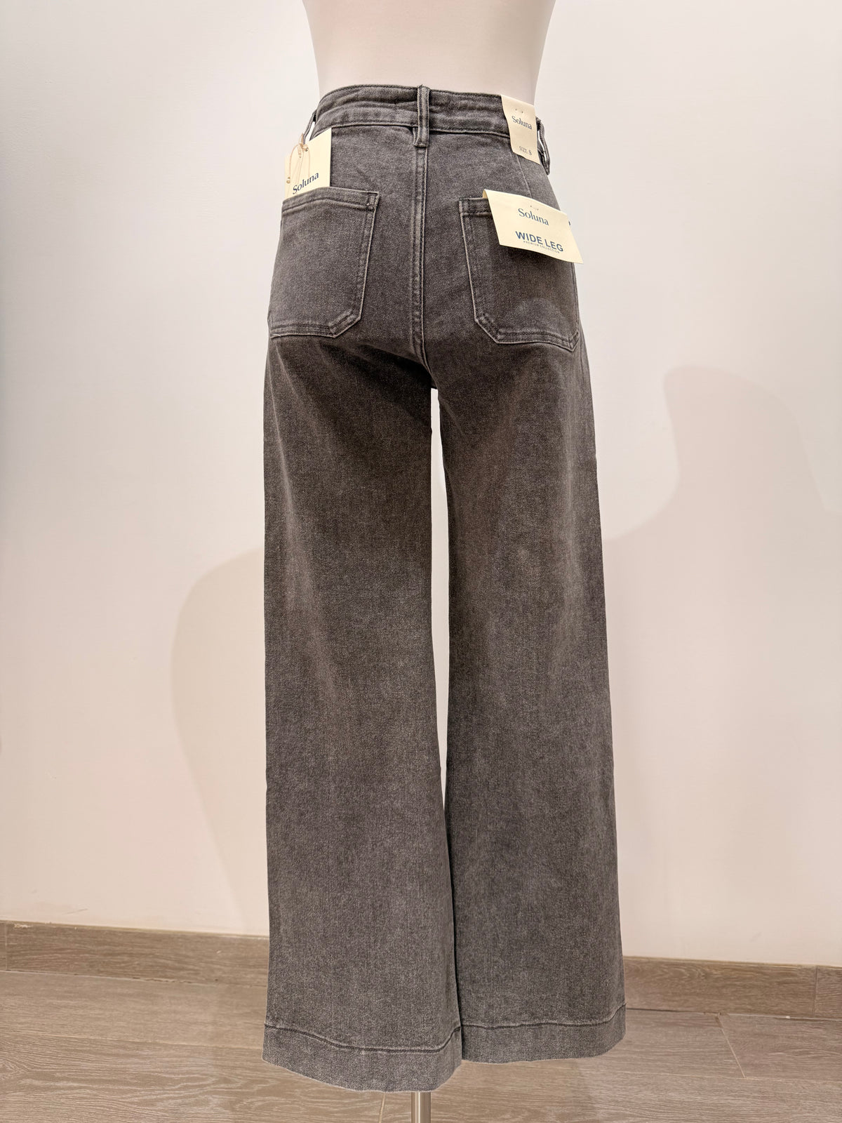 Pantalón Vaquero Gris Pata Ancha Bolsillos Delanteros y Costura Central 50387