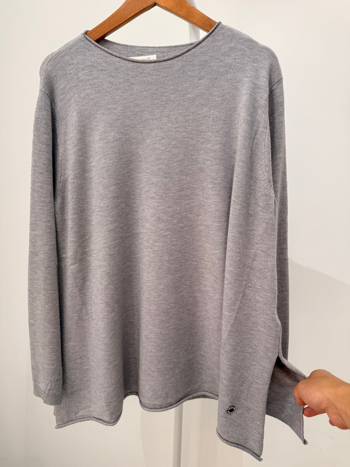 Jersey de punto fino con aberturas laterales y remates de brillo 84473
