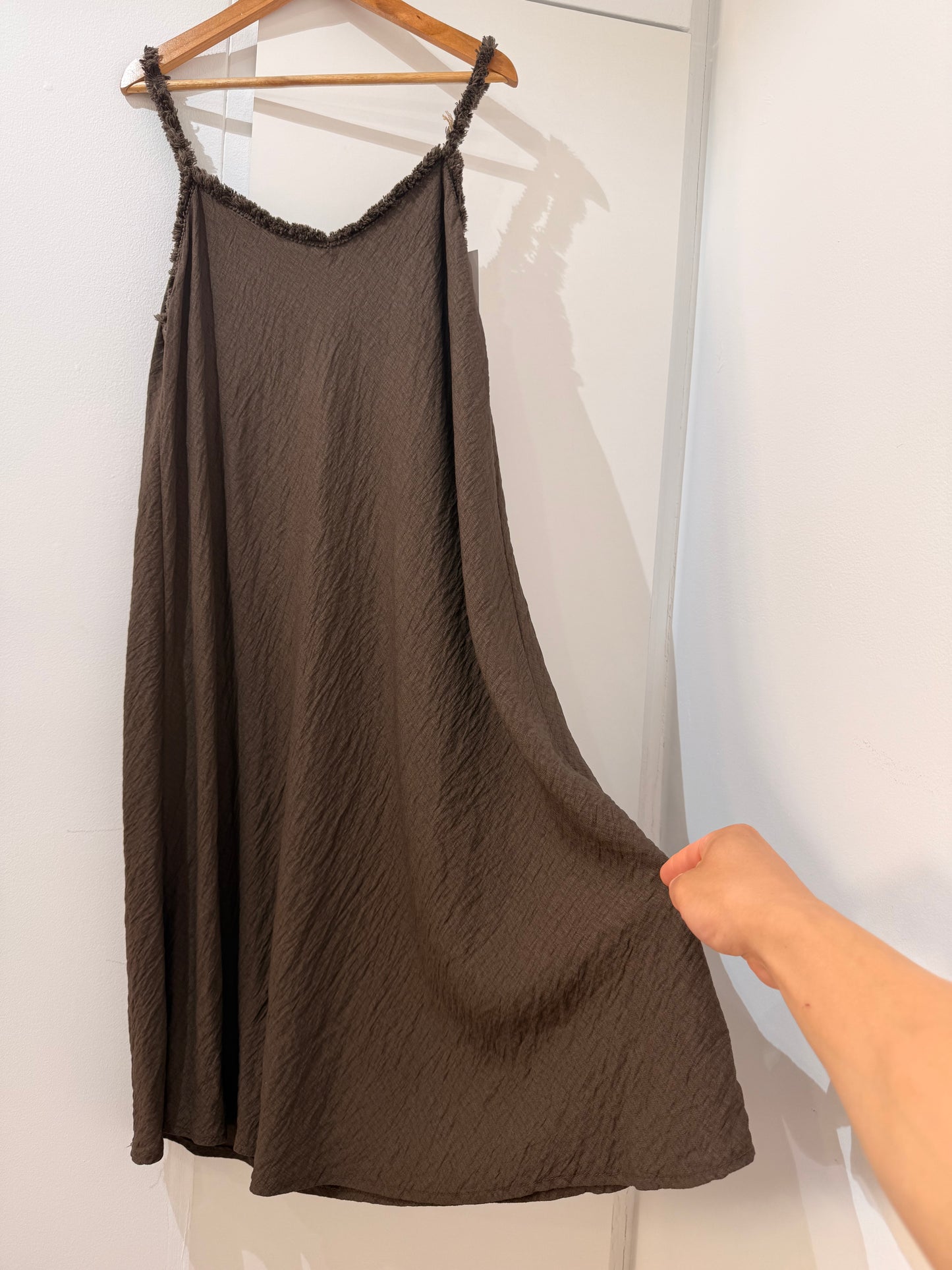 Vestido midi con detalle desflecado 37612