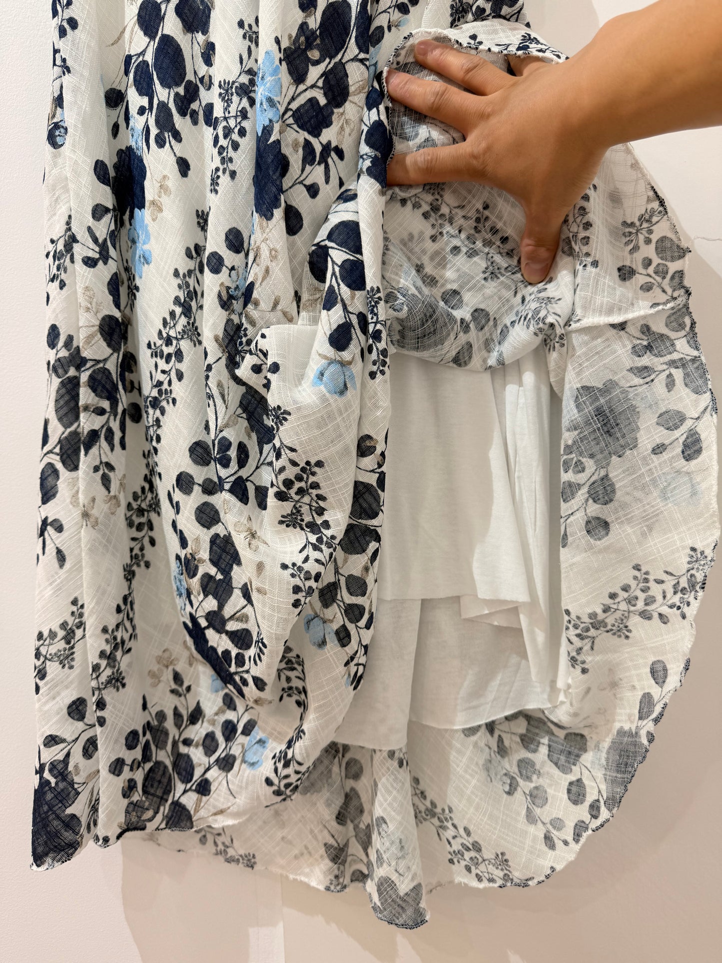 Vestido midi estampado floral con manga de volantes 5452