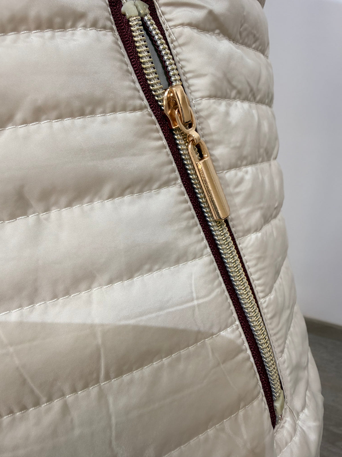 Chaleco Reversible Acolchado con Capucha J8222
