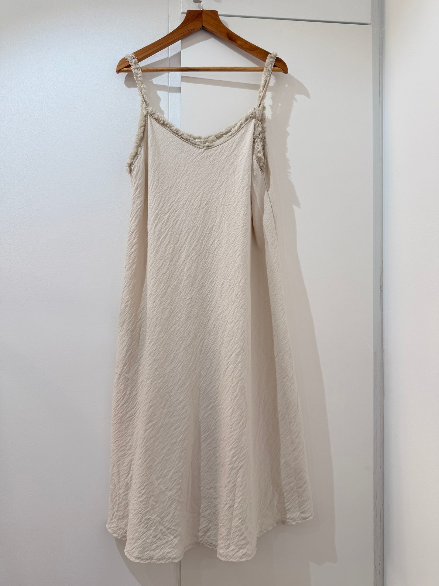 Vestido midi con detalle desflecado 37612