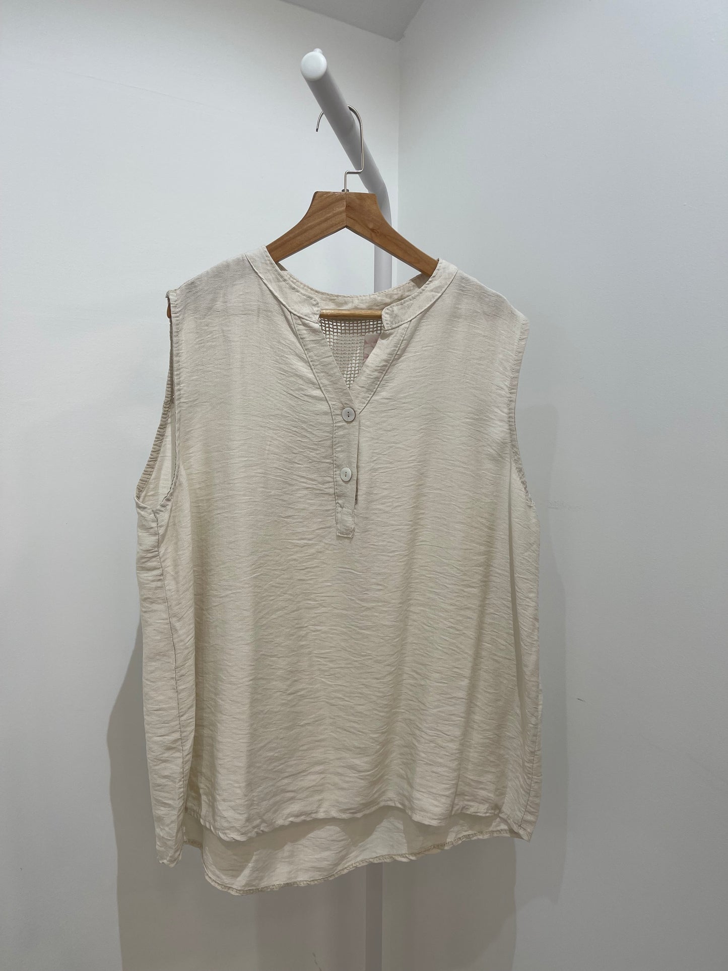 Blusa sin mangas con detalle de rejilla