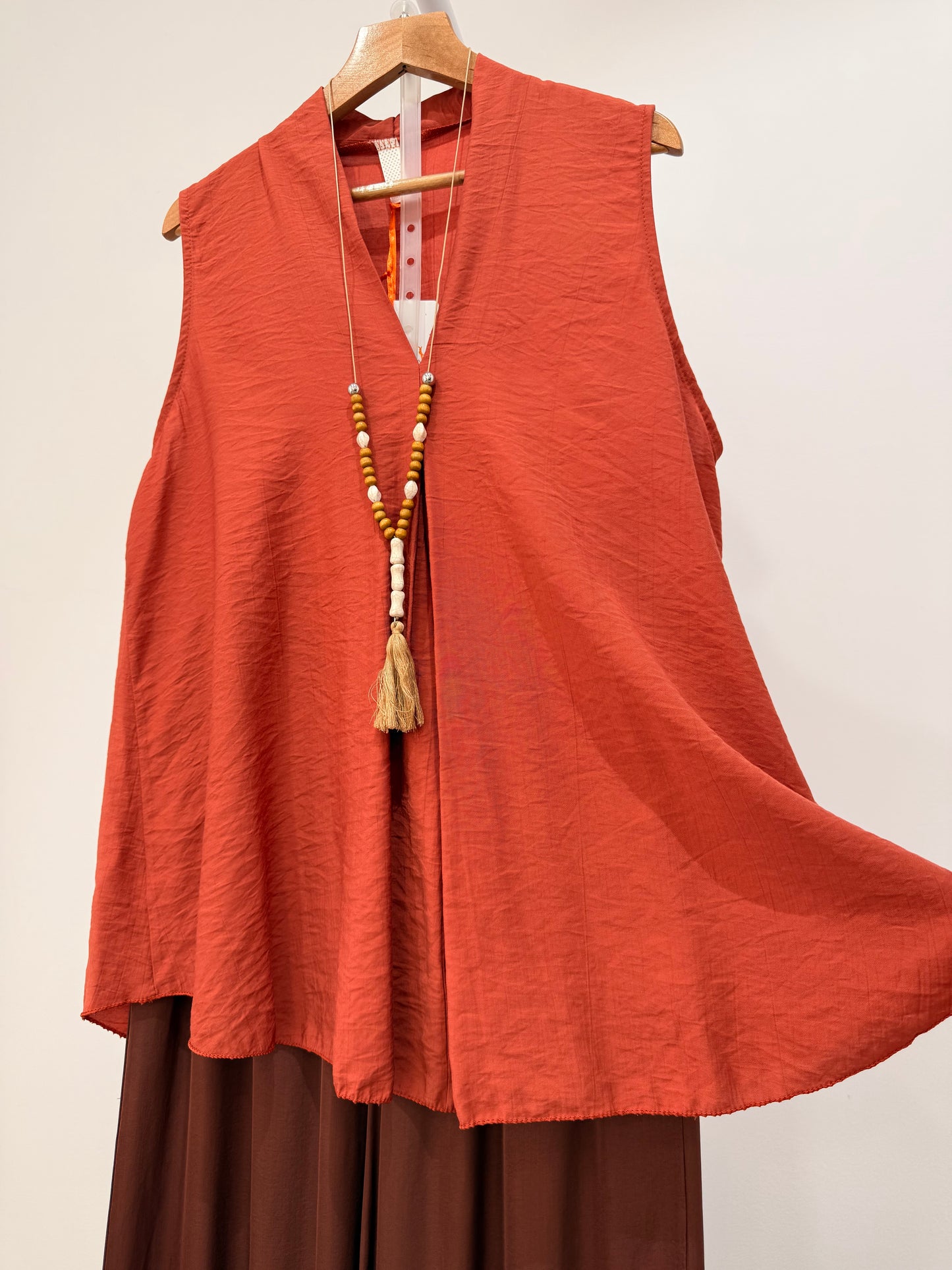 Blusa sin mangas con escote en V 26183