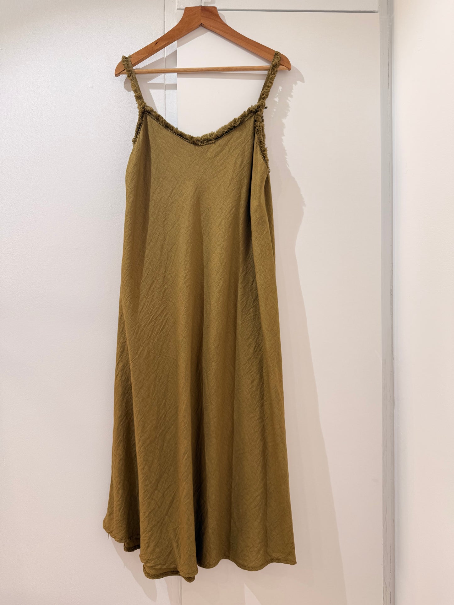 Vestido midi con detalle desflecado 37612