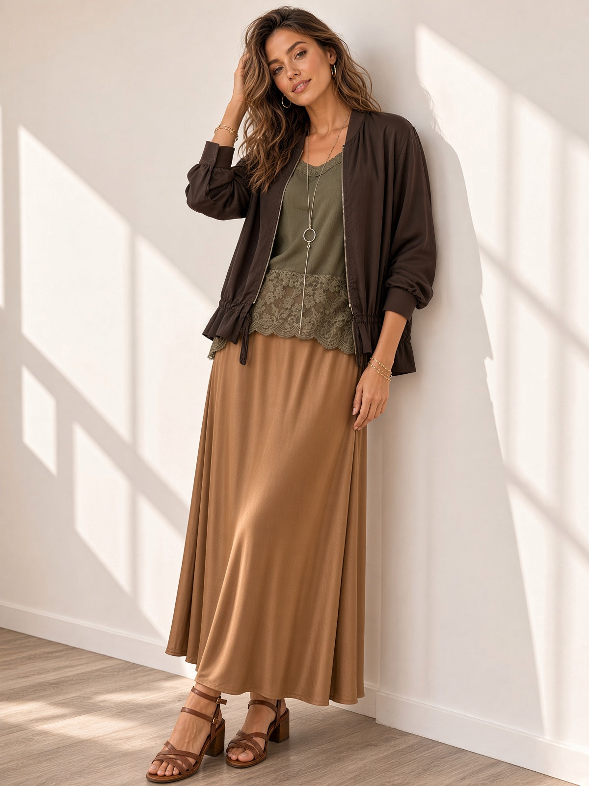 Top satinado lencero con detalles de encaje 80041