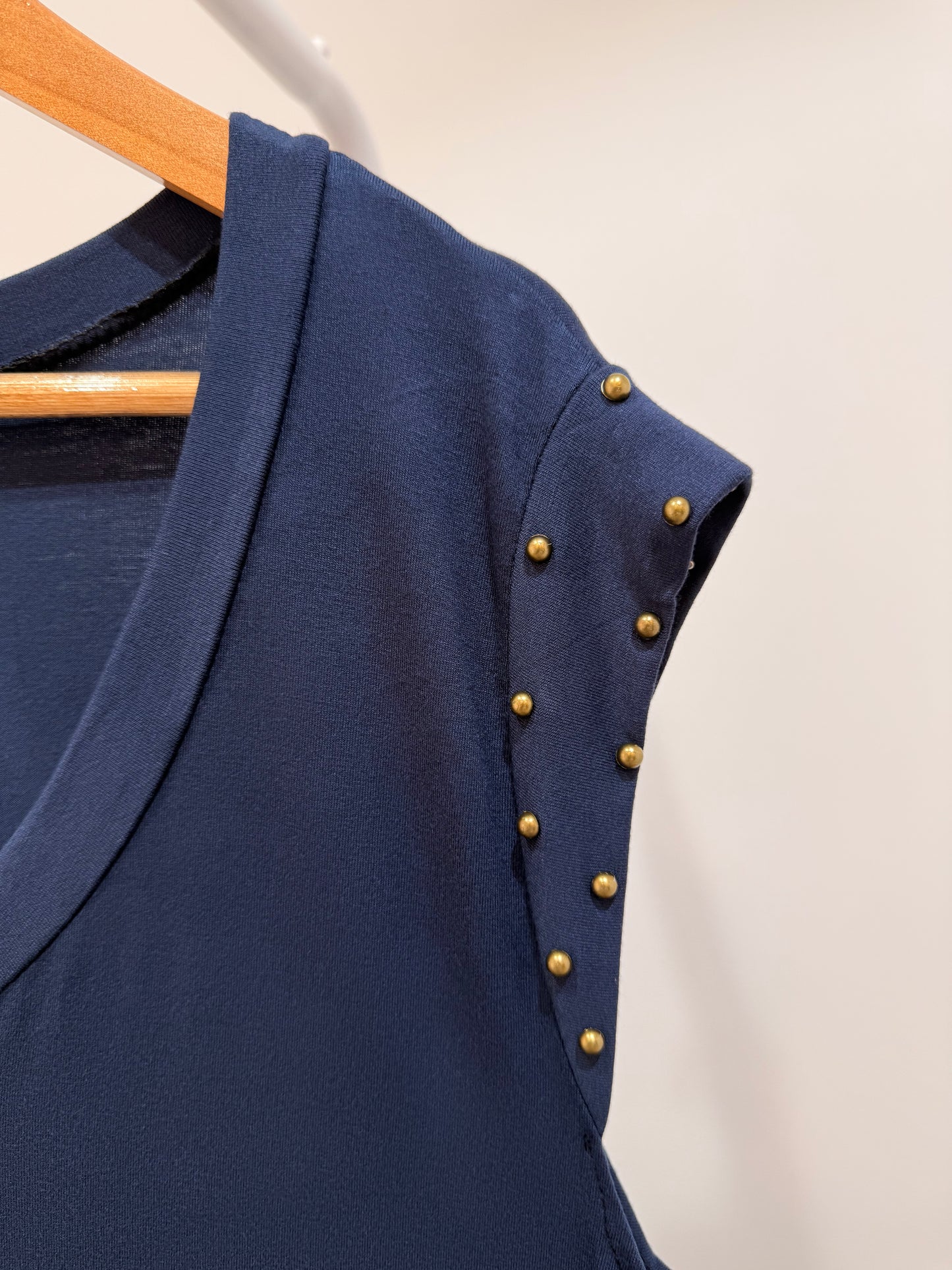 Vestido Corto Evasé con Tachuelas