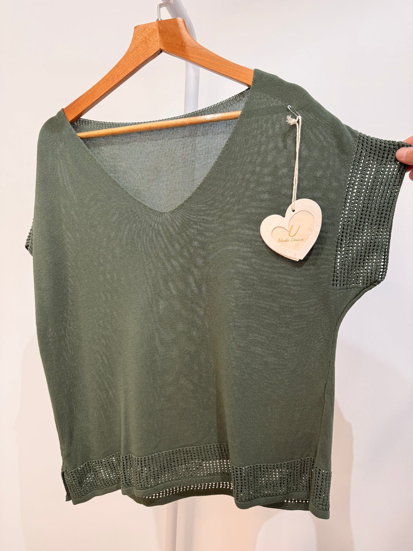 Blusa de punto fino con detalles calados