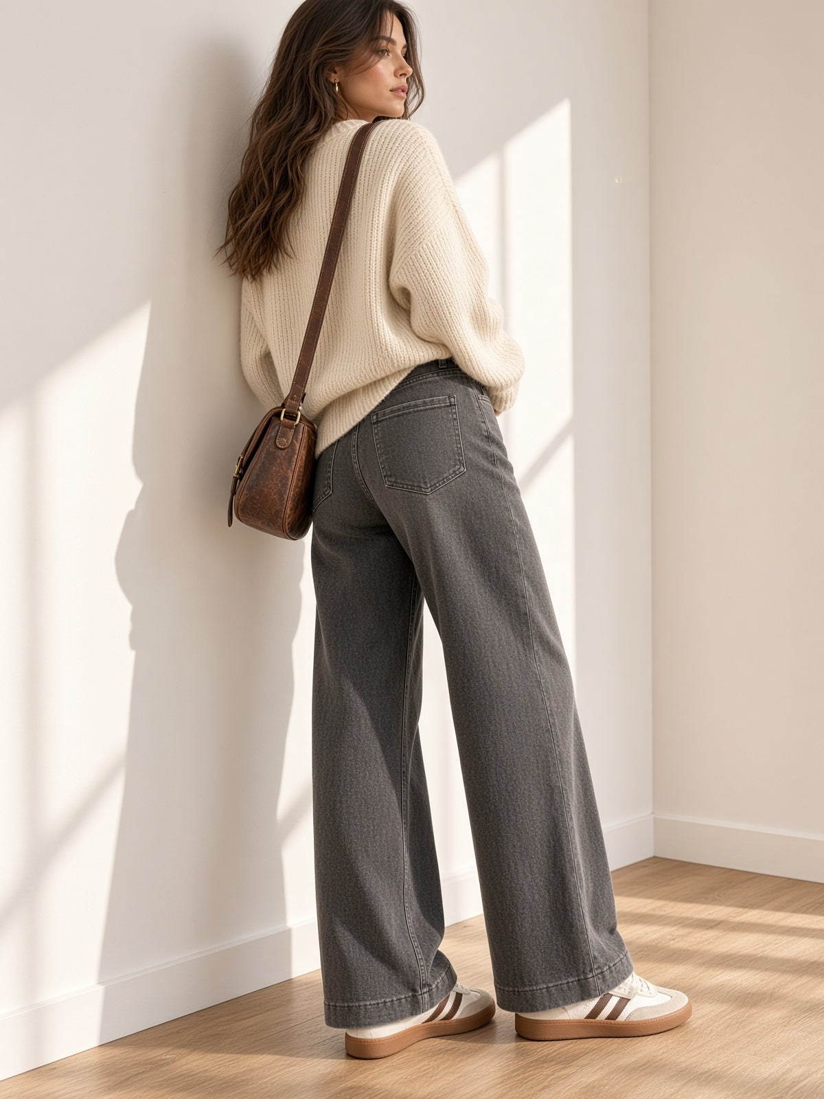 Pantalón Vaquero Gris Pata Ancha Bolsillos Delanteros y Costura Central 50387