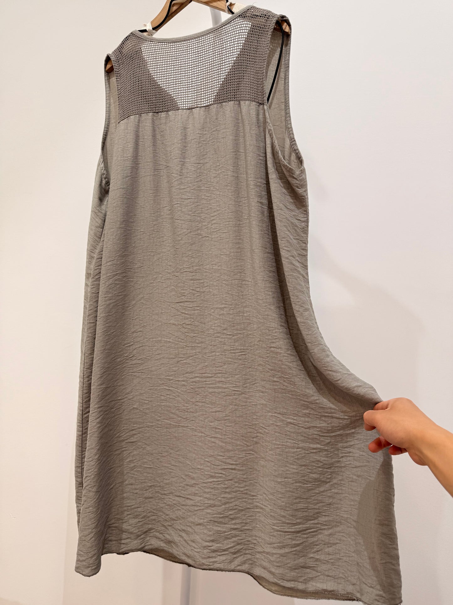 Vestido Midi con Detalle de Red