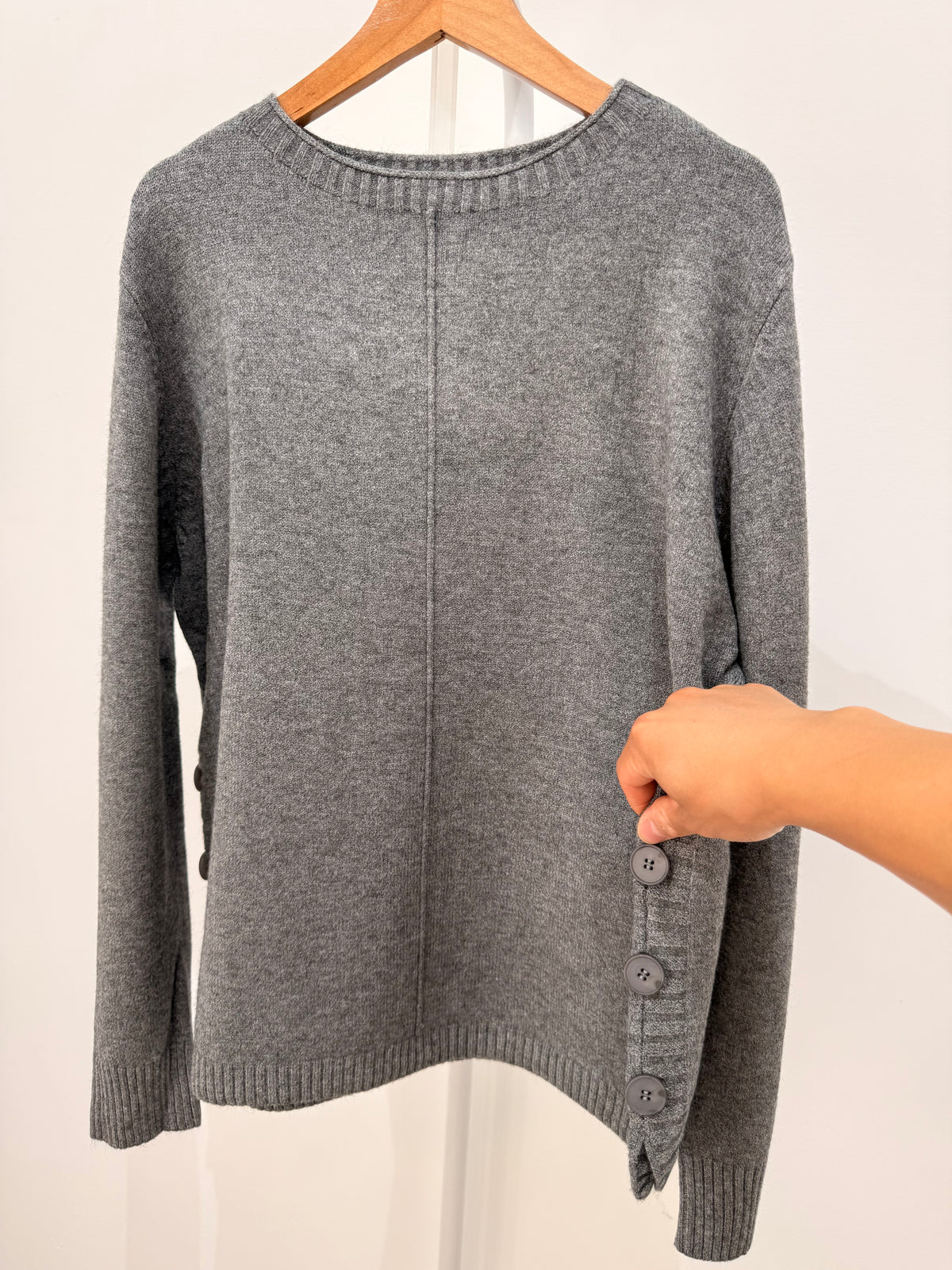 Jersey de punto detalle central vertical y botones laterales 26786