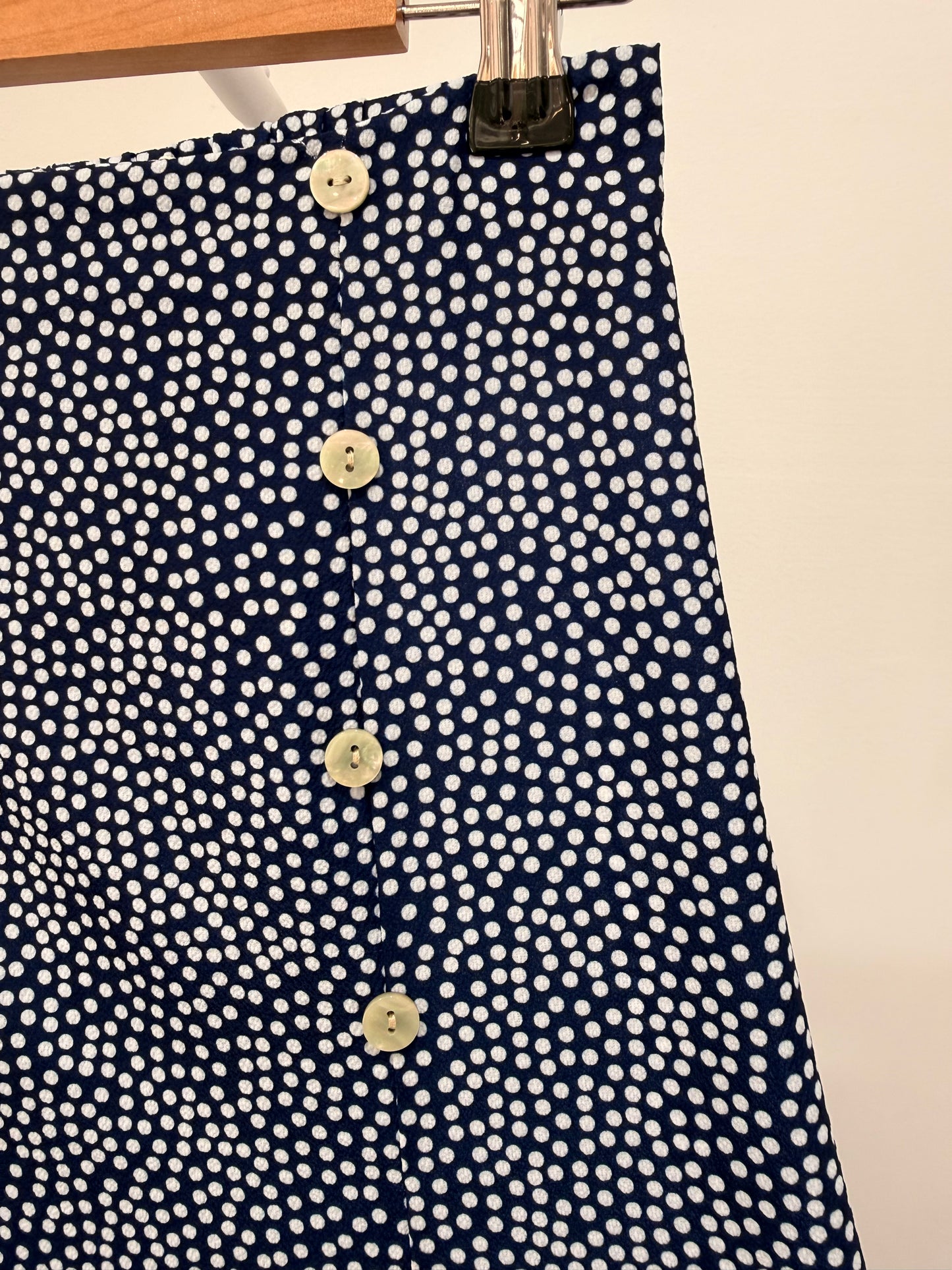 Falda midi lunares con abertura