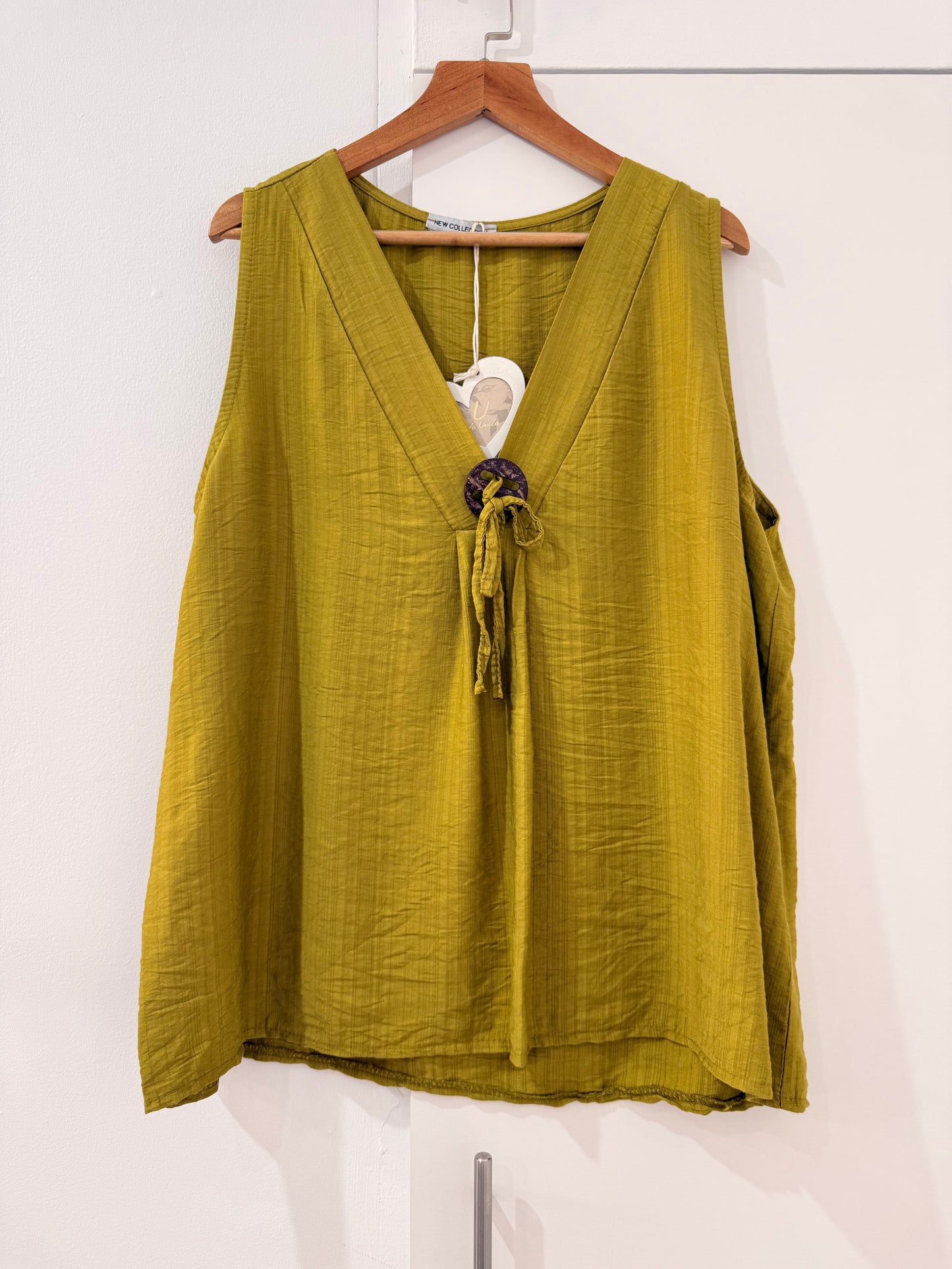 Blusa de Tirantes Anchos con Escote en V 26365