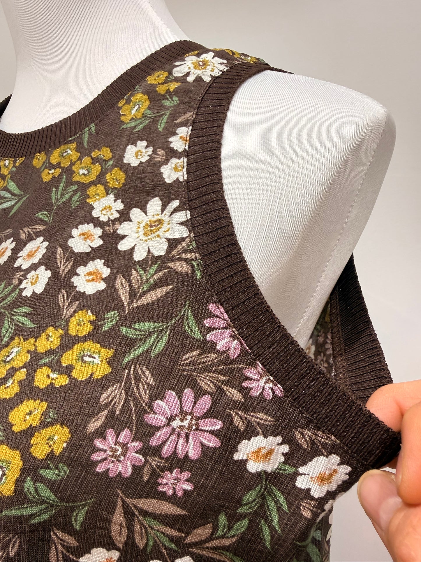 Blusa sin mangas estampado floral 1560195