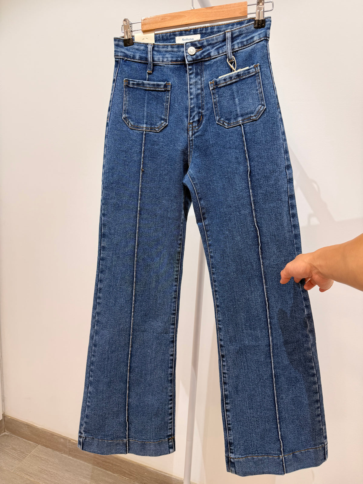 Pantalón Vaquero Pata Ancha con Bolsillos Delanteros y Costura Central  5038