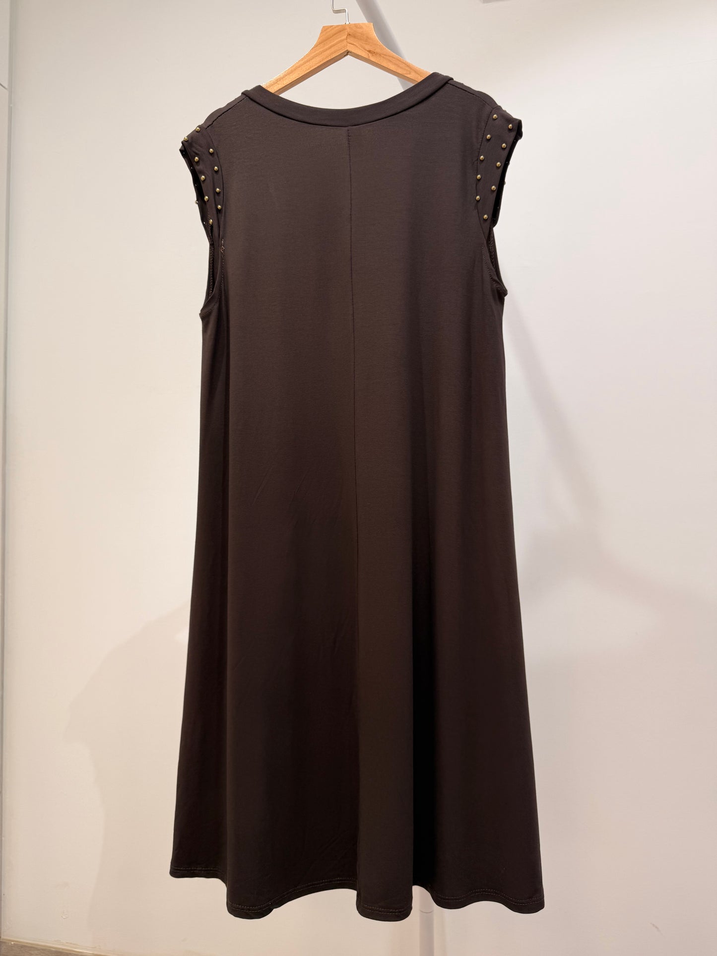Vestido Corto Evasé con Tachuelas