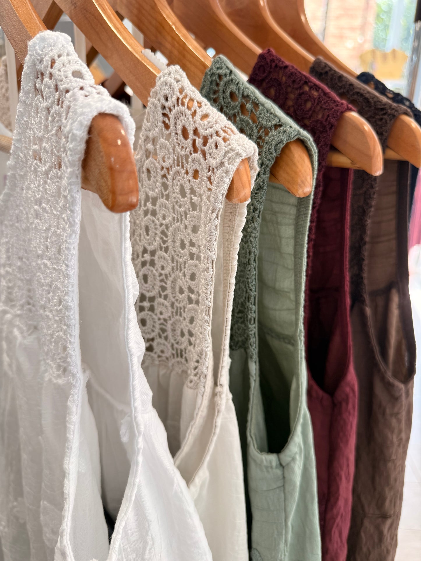 Blusa boho detalles de encaje y bordados floreados 18665