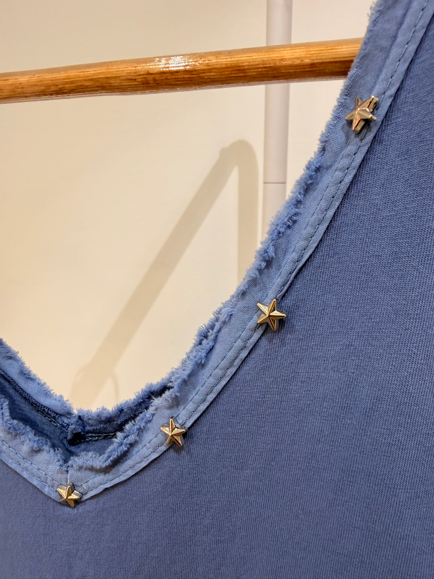 Vestido Corto de Algodón con Tachuelas de Estrellas y Volante