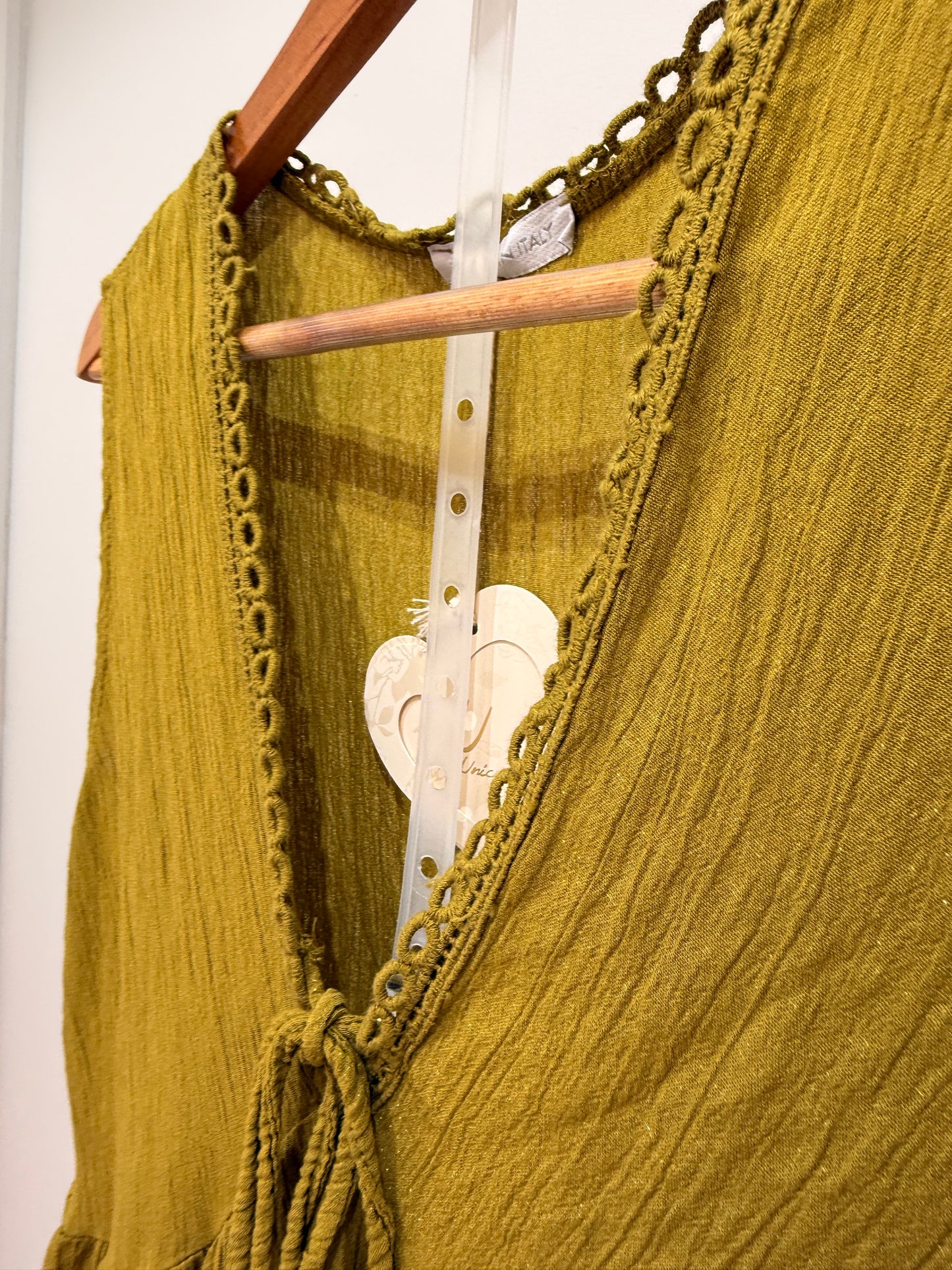 Blusa fluido de tirantes con escote en V 11932