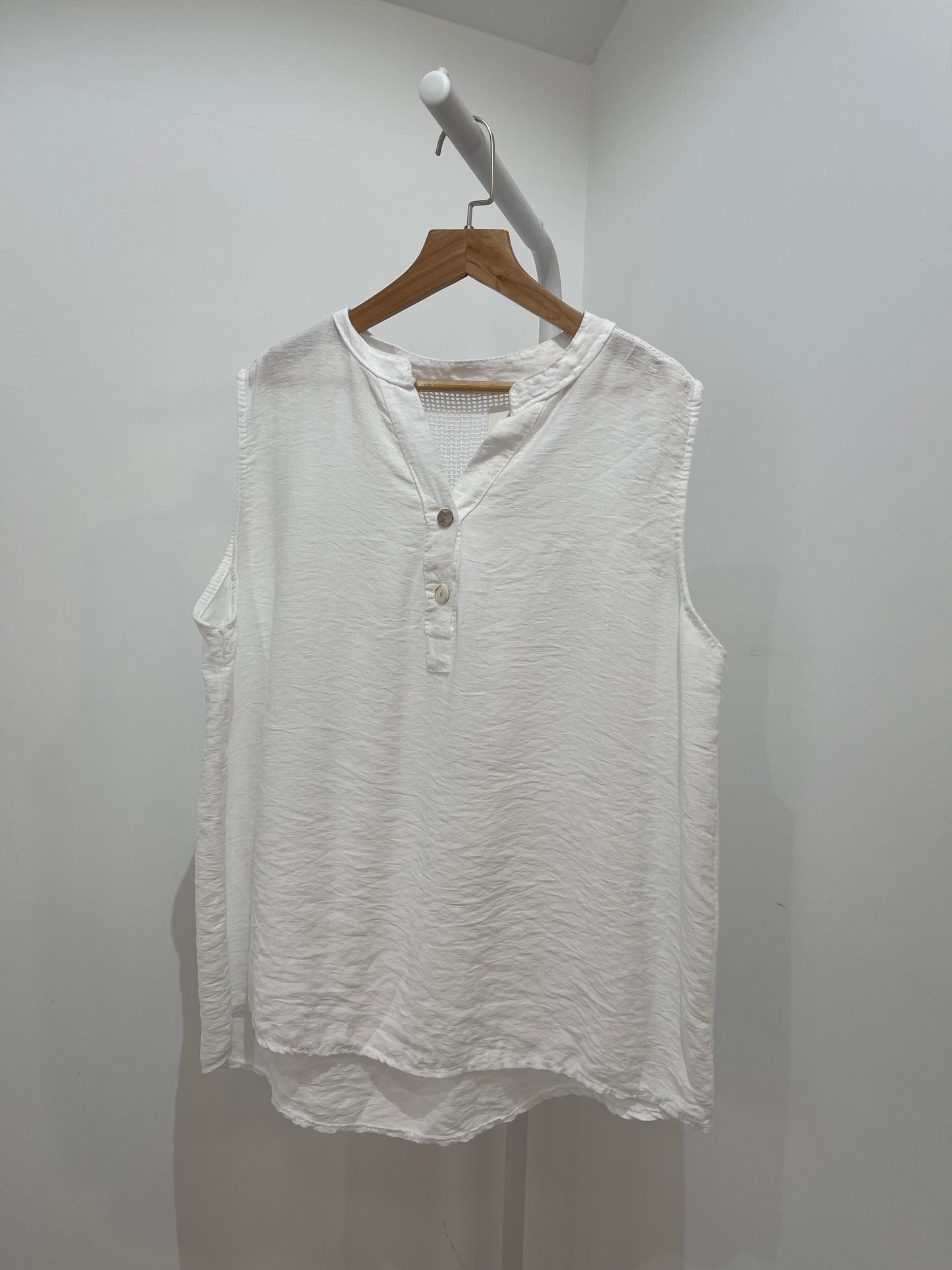Blusa sin mangas con detalle de rejilla