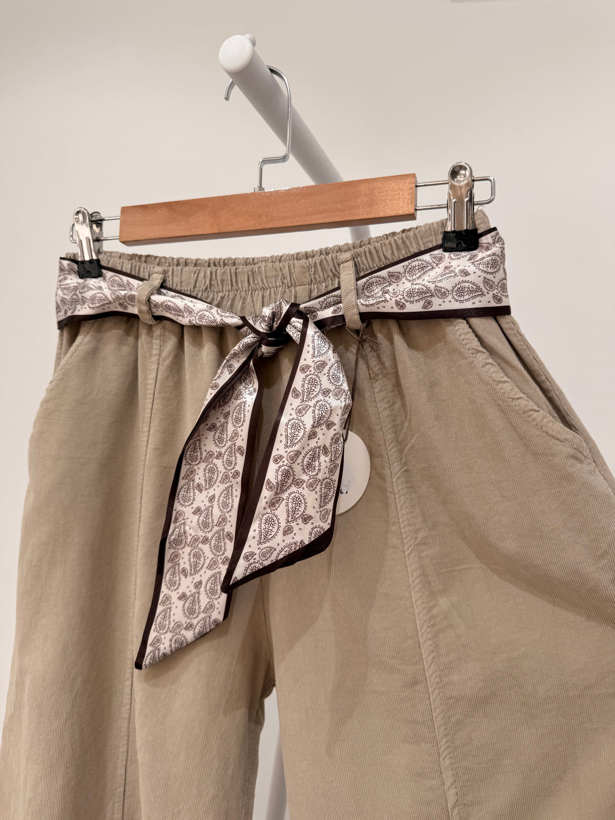 Pantalón bombacho de pana 06