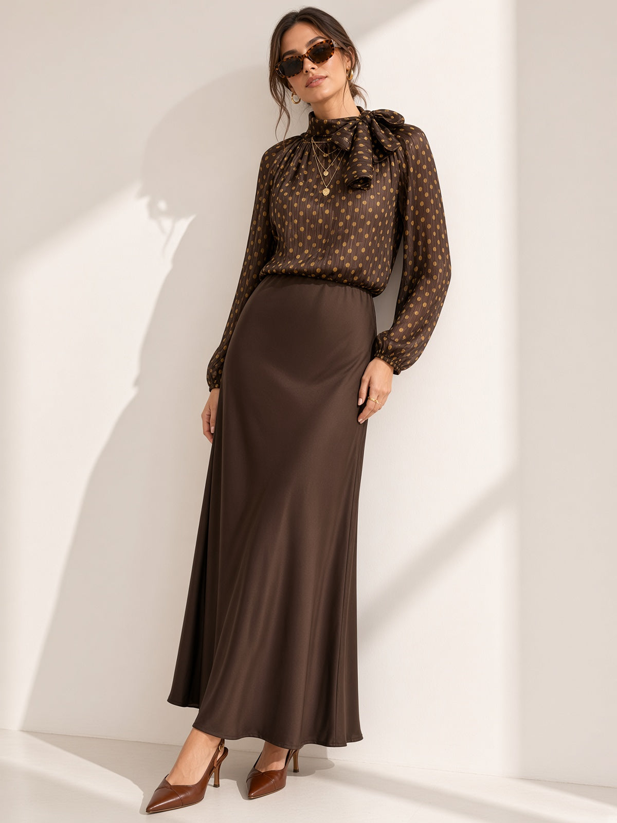 Blusa de gasa con lazada al cuello y estampado de lunares 1785