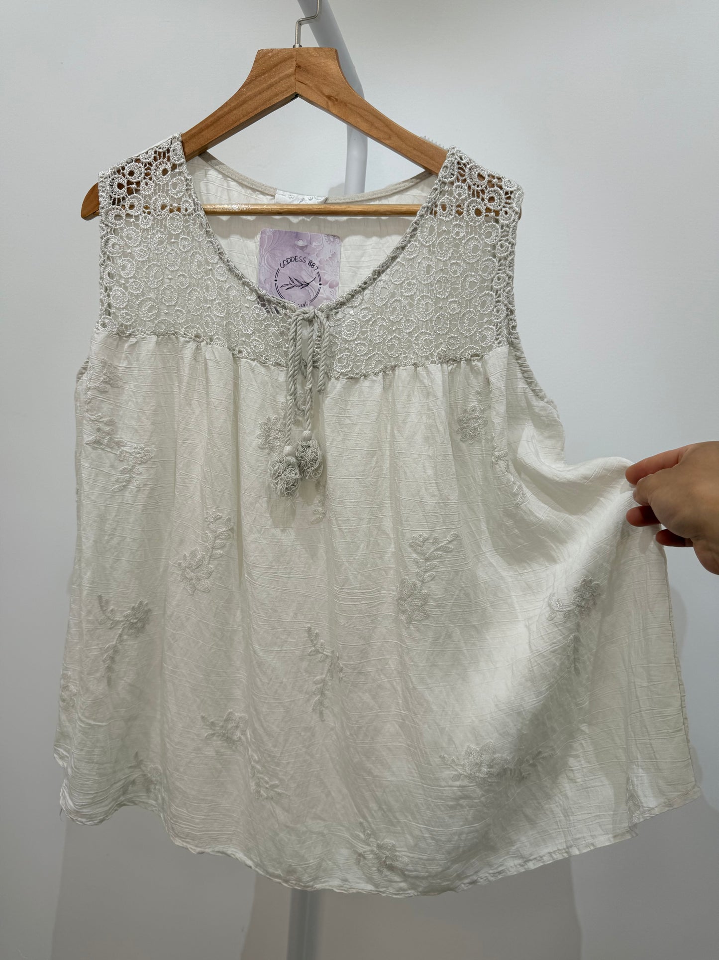 Blusa boho detalles de encaje y bordados floreados 18665