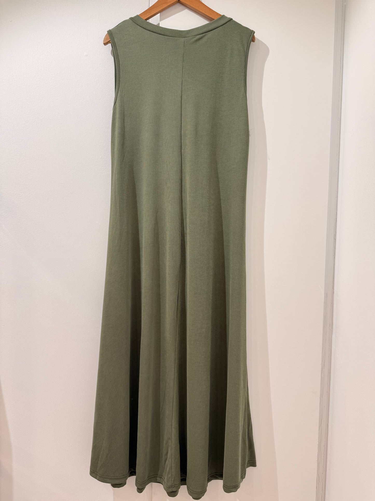 Vestido Largo de Canalé cuello tachuelas 3120