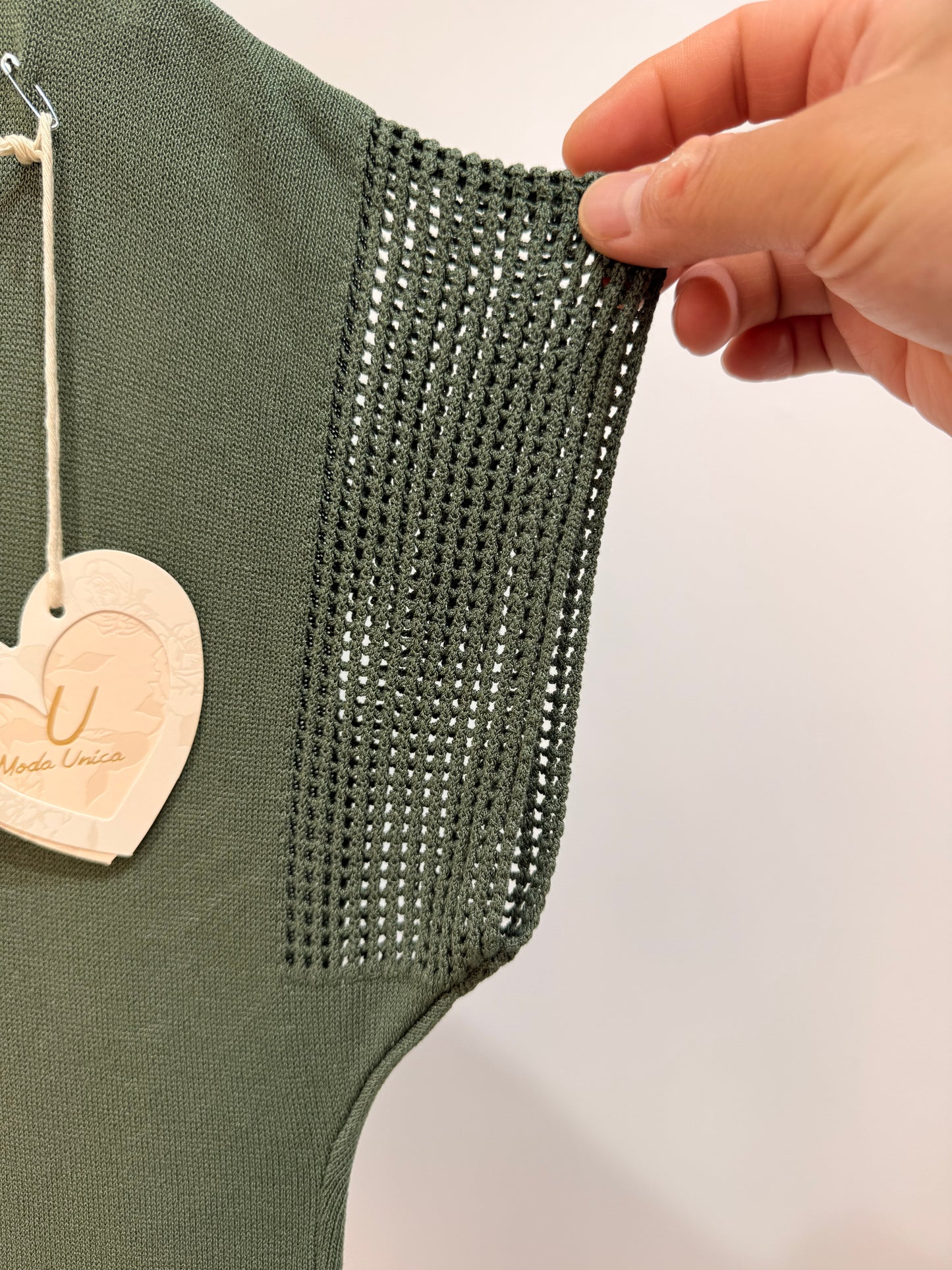 Blusa de punto fino con detalles calados