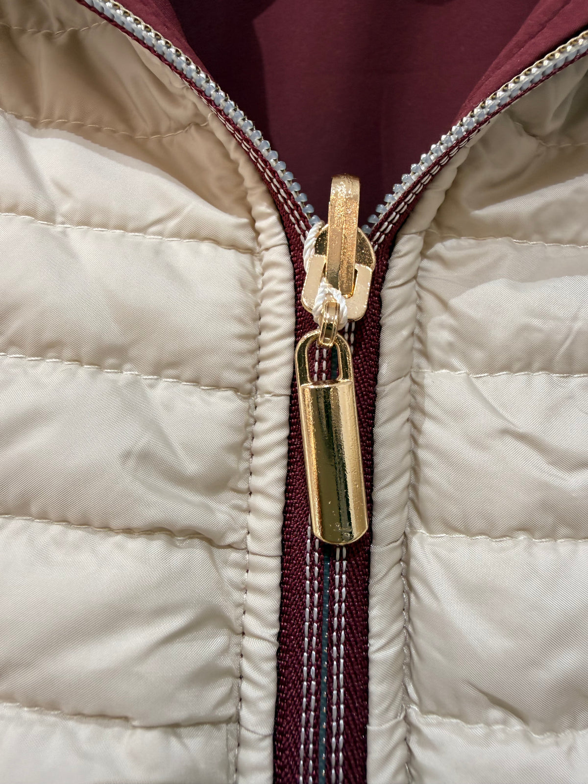 Chaleco Reversible Acolchado con Capucha J8222