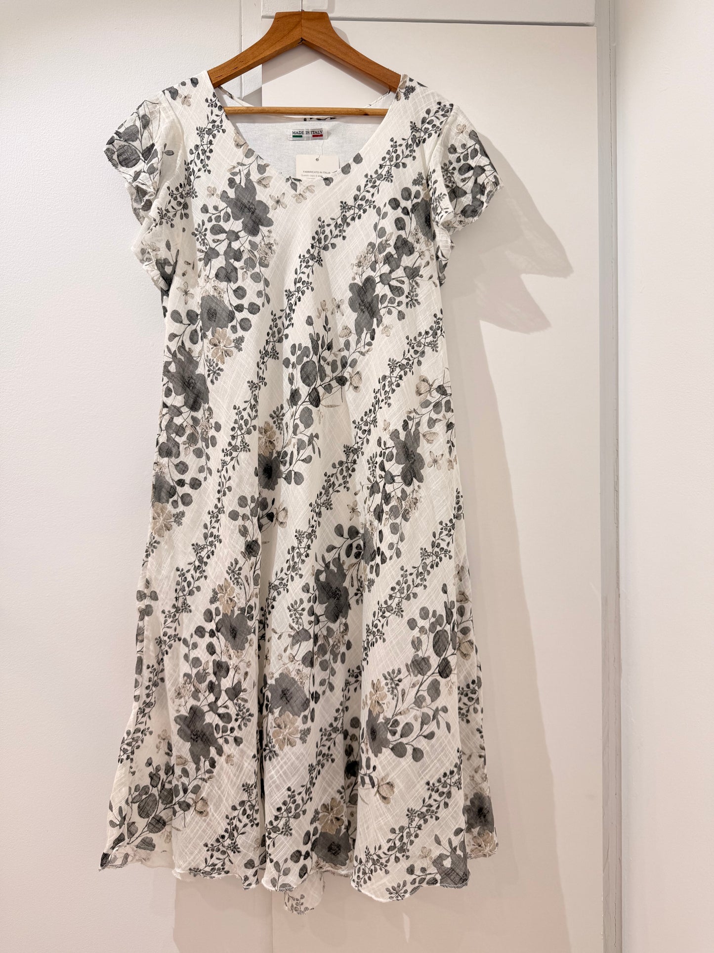 Vestido midi estampado floral con manga de volantes 5452