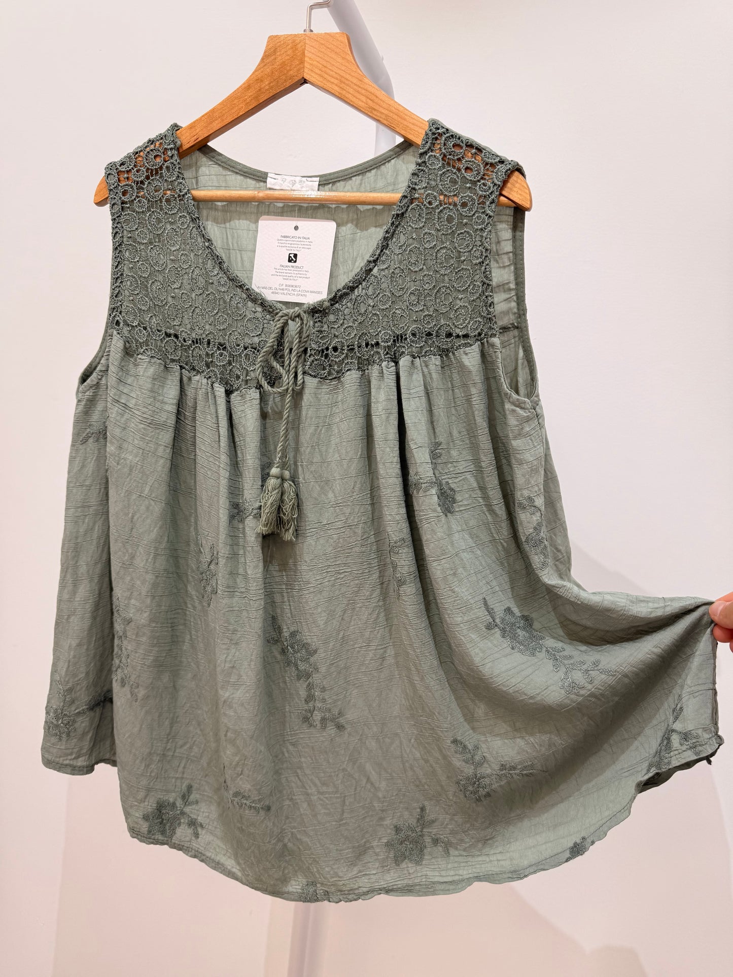 Blusa boho detalles de encaje y bordados floreados 18665