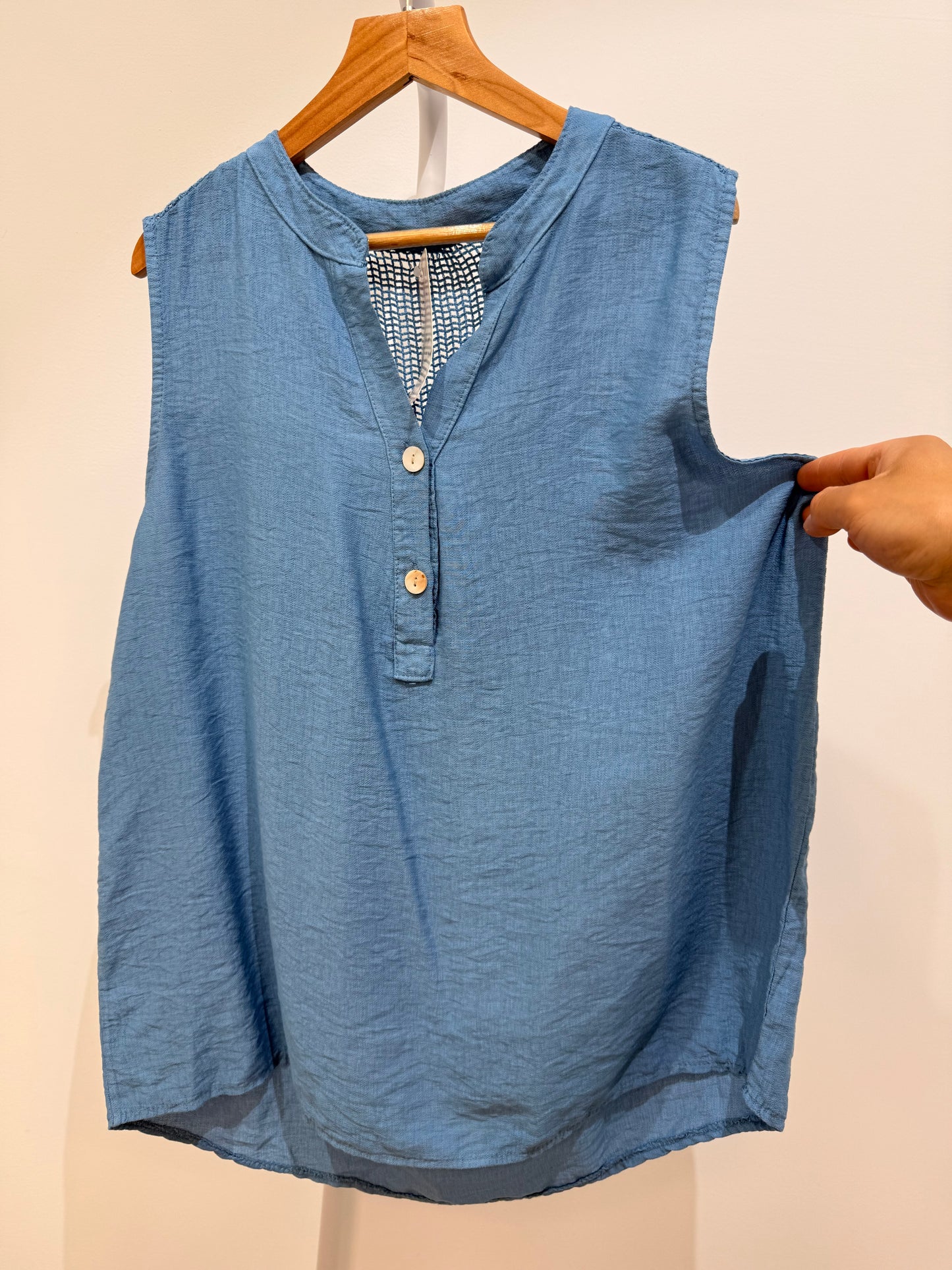 Blusa sin mangas con detalle de rejilla