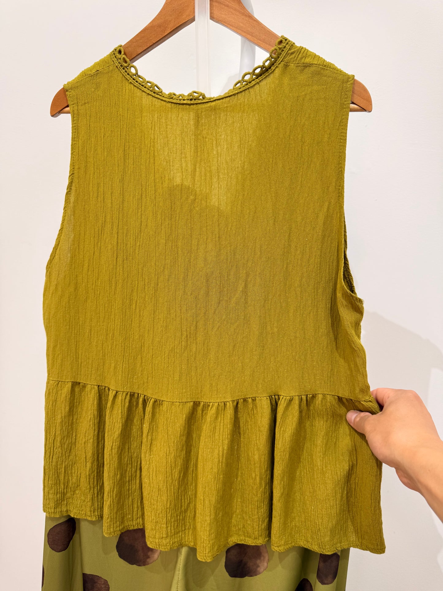 Blusa fluido de tirantes con escote en V 11932