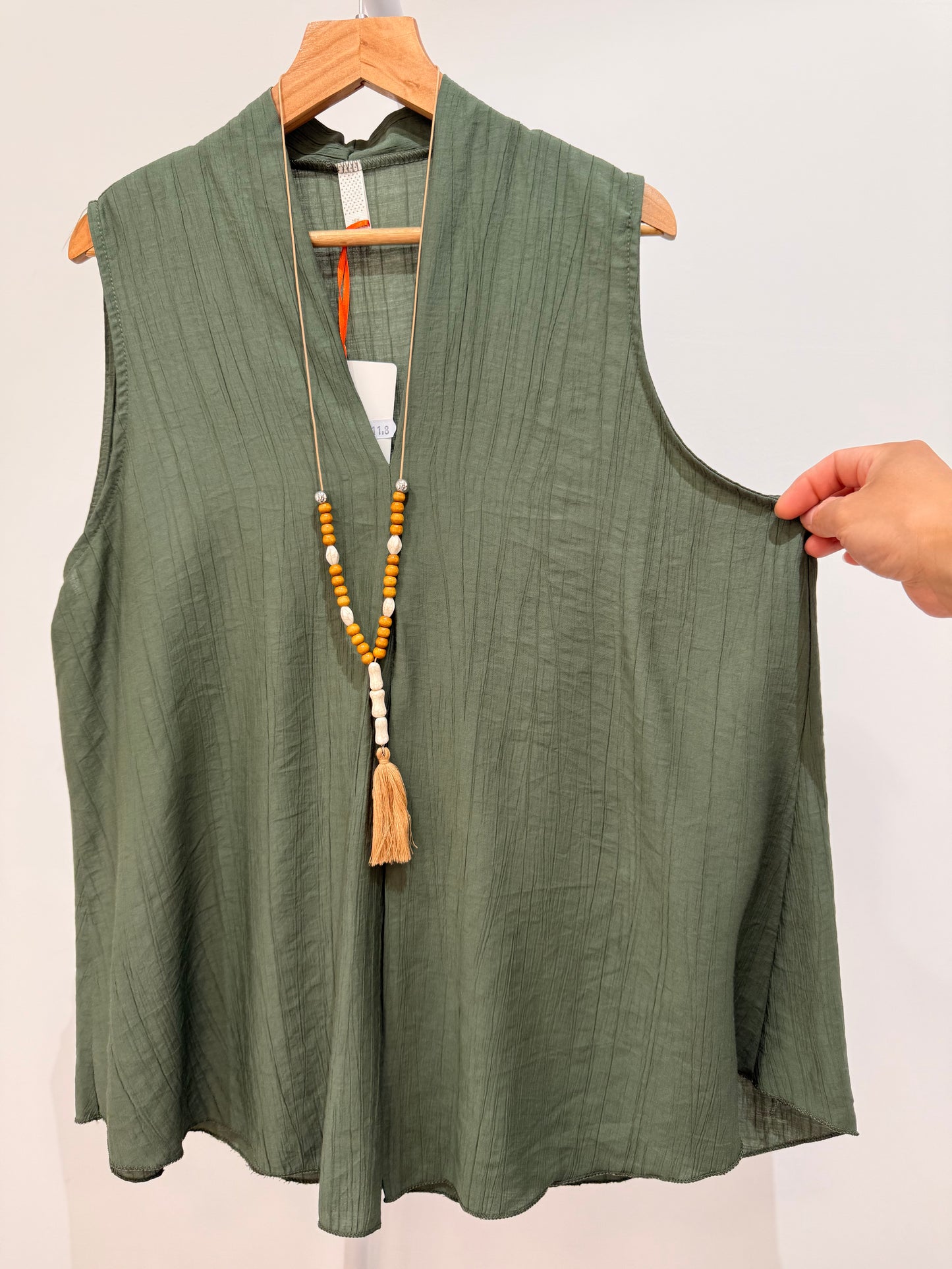 Blusa sin mangas con escote en V 26183