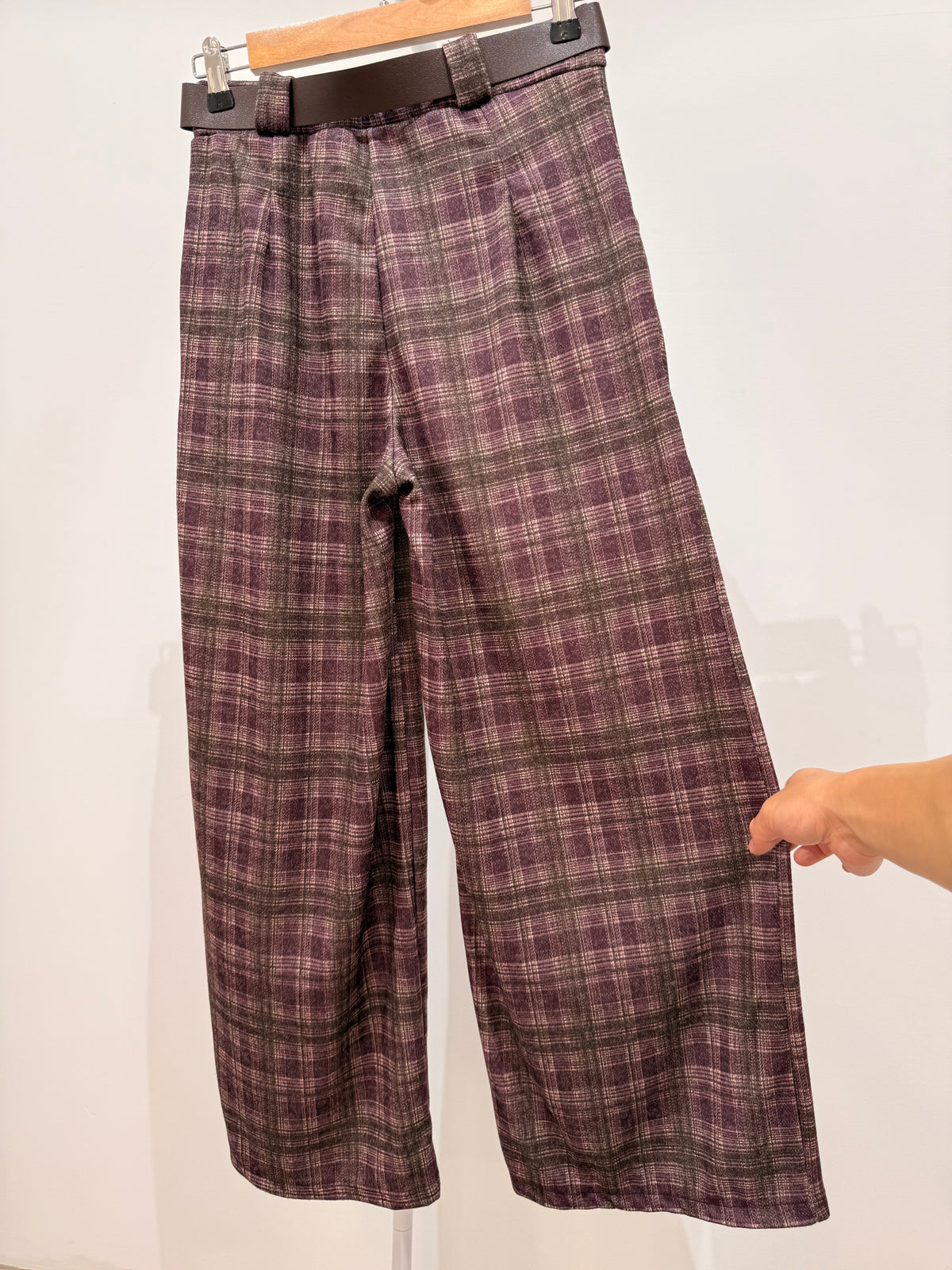Pantalón pernera ancha estampado de cuadros 362309