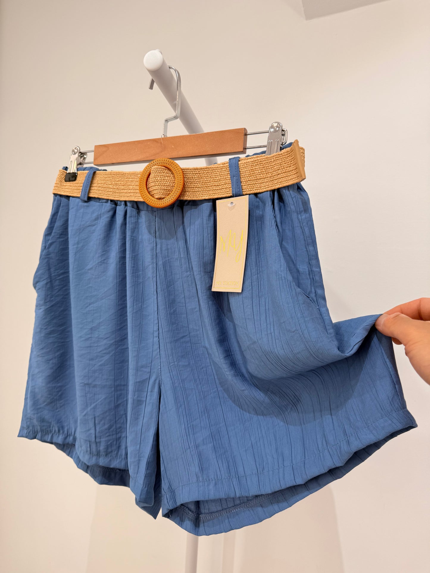Short con Cinturón de Paja