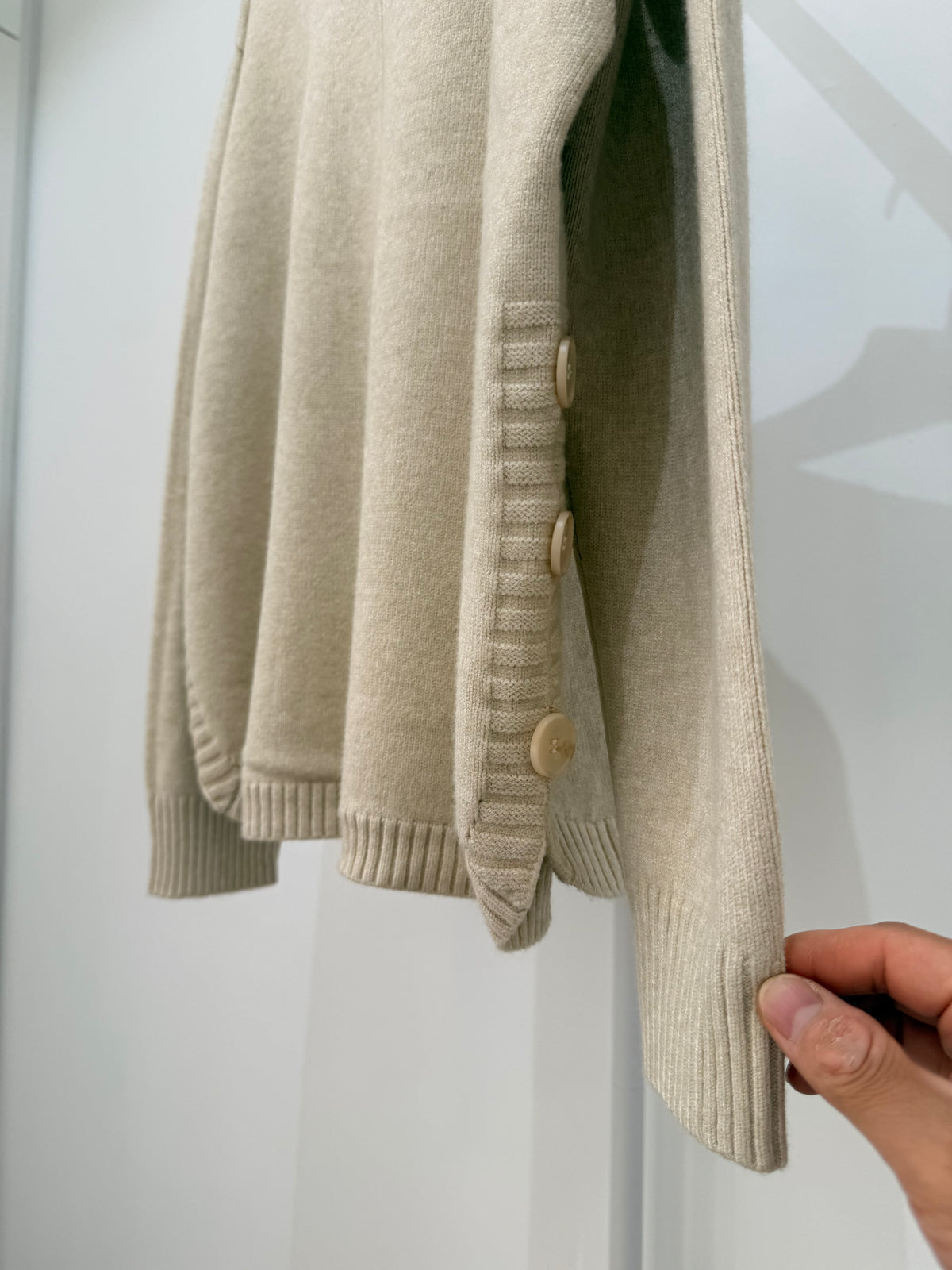 Jersey de punto detalle central vertical y botones laterales 26786