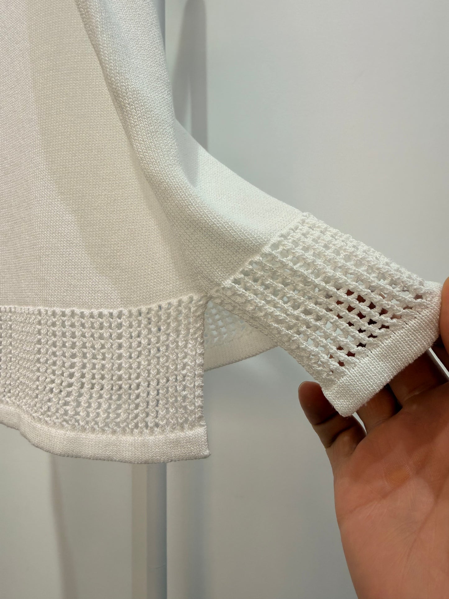 Blusa de punto fino con detalles calados