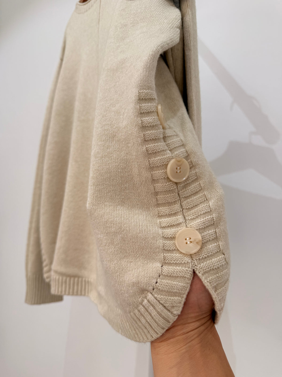 Jersey de punto detalle central vertical y botones laterales 26786