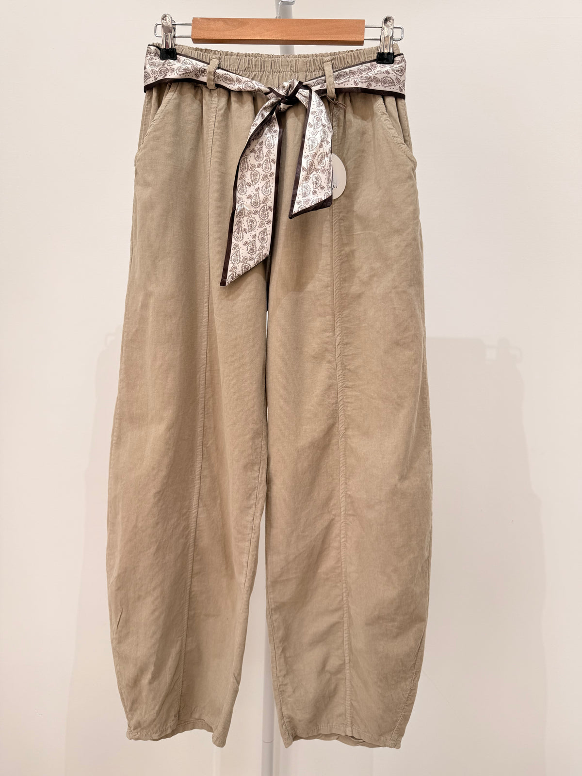Pantalón bombacho de pana 06