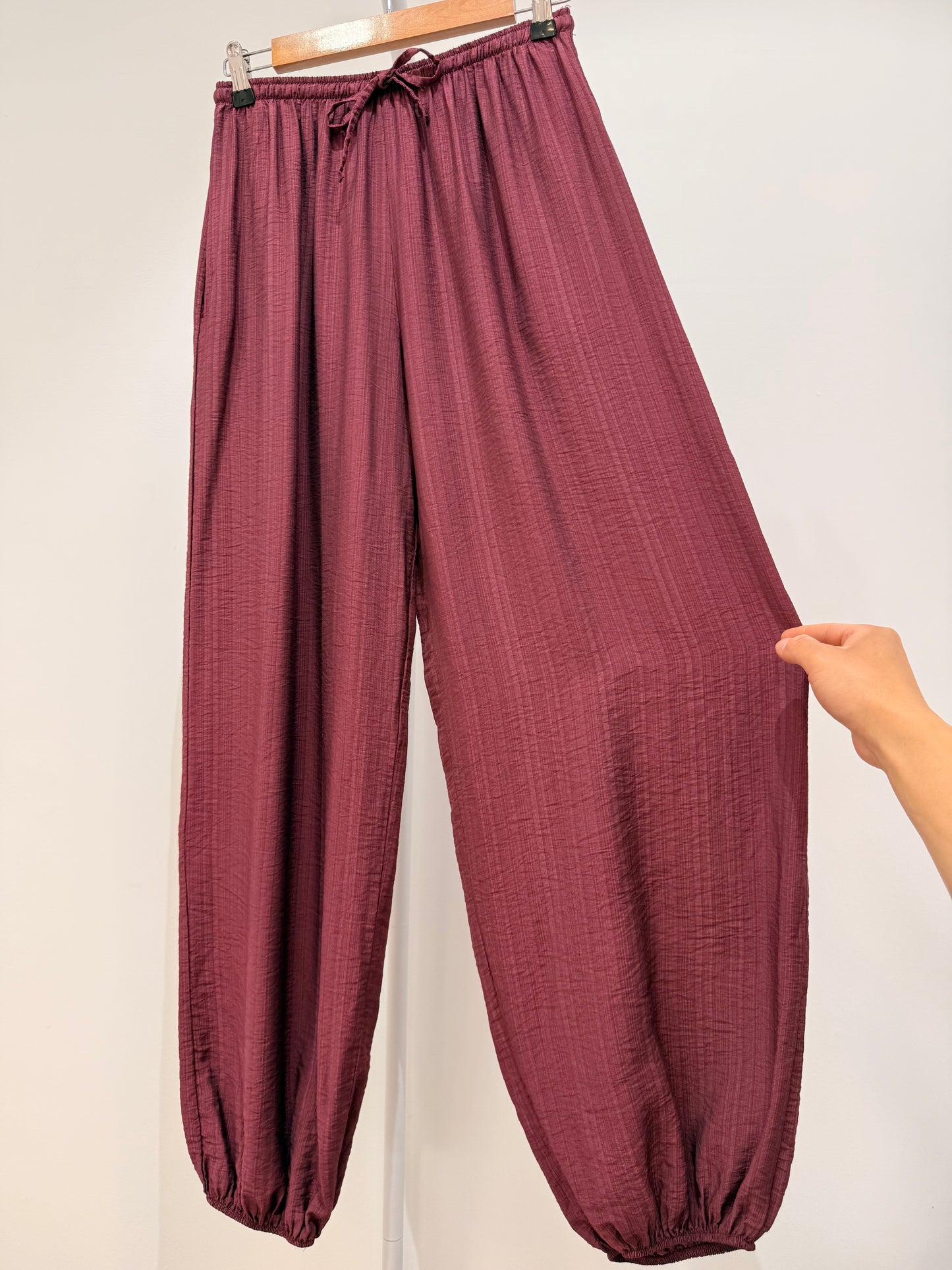 Pantalón Bombacho Texturizado con Bolsillos
